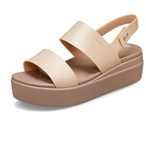 Crocs Women’s Brooklyn Low Wedges, Platform Sandals
I’m “Metallic Champagne”